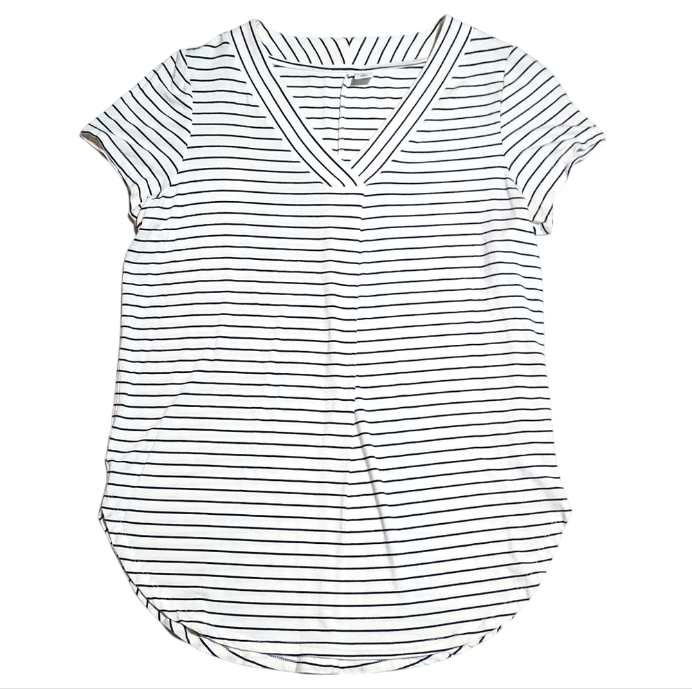 WOMEN'S (SIZE S) OLD NAVY V-NECK SHIRT